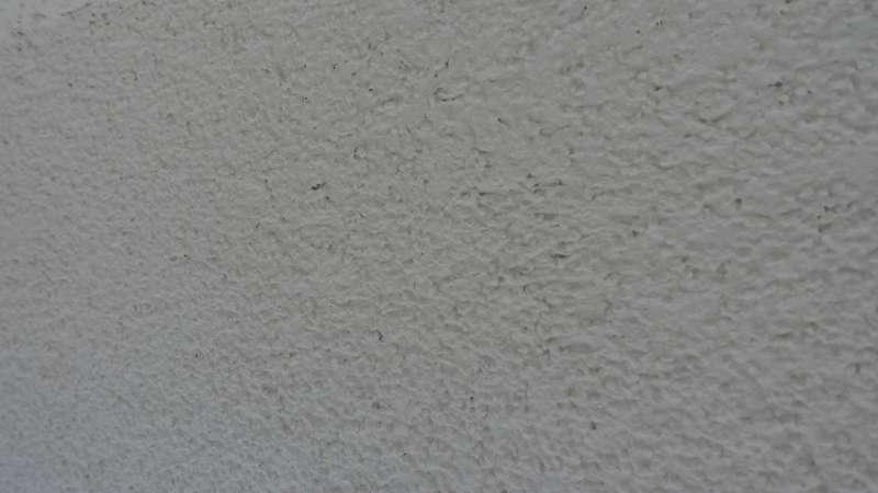 BAU.DE / BAU-Forum: 1. Bild zu Frage "Mangelhafter Au&szlig;enputz am Neubau: Reklamation wegen unsauberer Arbeit an Kanten und Laibungen sowie Poren im Putz m&ouml;glich?" im BAU-Forum "Au&szlig;enw&auml;nde und Fassaden"