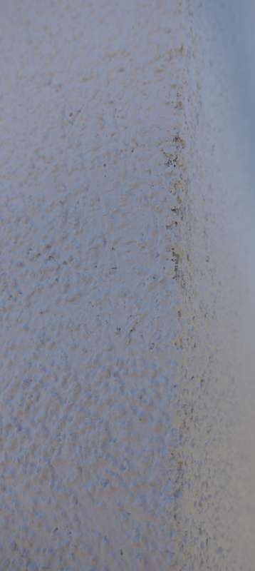 BAU.DE / BAU-Forum: 4. Bild zu Frage "Mangelhafter Au&szlig;enputz am Neubau: Reklamation wegen unsauberer Arbeit an Kanten und Laibungen sowie Poren im Putz m&ouml;glich?" im BAU-Forum "Au&szlig;enw&auml;nde und Fassaden"