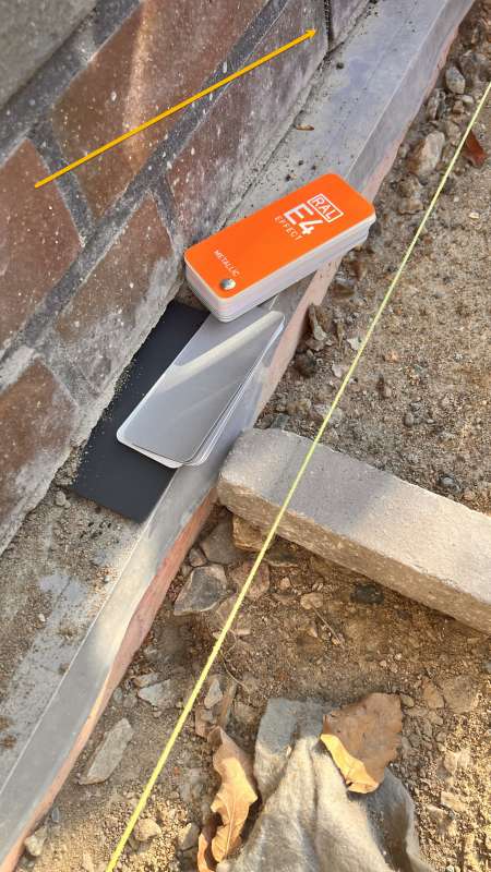 BAU.DE / BAU-Forum: 2. Bild zu Frage "Kellerd&auml;mmung mit Pflaster &uuml;berbauen: Sinnvoll oder Metallschiene verwenden?" im BAU-Forum "Au&szlig;enw&auml;nde und Fassaden"