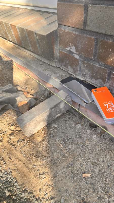 BAU.DE / BAU-Forum: 3. Bild zu Frage "Kellerd&auml;mmung mit Pflaster &uuml;berbauen: Sinnvoll oder Metallschiene verwenden?" im BAU-Forum "Au&szlig;enw&auml;nde und Fassaden"