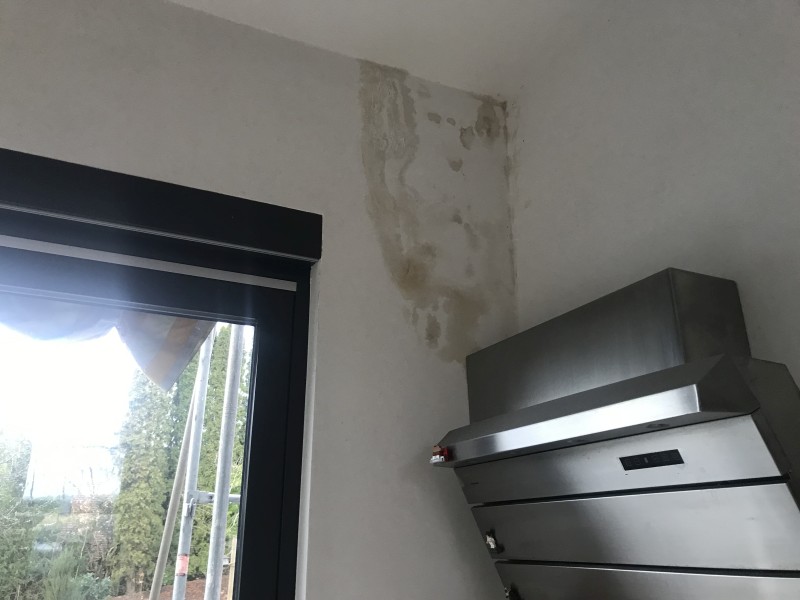 BAU.DE / BAU-Forum: 2. Bild zu Frage "Eindringende Feuchtigkeit in Porotonziegel-Mauerwerk von au&szlig;en. Welche Sanierungsmethode?" im BAU-Forum "Au&szlig;enw&auml;nde und Fassaden"