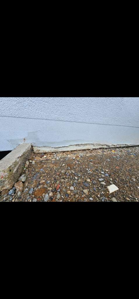 BAU.DE / BAU-Forum: 1. Bild zu Frage "WDVS Ausf&uuml;hrung pr&uuml;fen: Lichtschacht-Anschluss, Perimeterd&auml;mmung & Risiken?" im BAU-Forum "Au&szlig;enw&auml;nde und Fassaden"