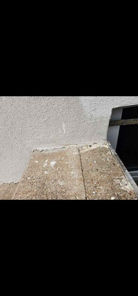 BAU.DE / BAU-Forum: 2. Bild zu Frage "WDVS Ausf&uuml;hrung pr&uuml;fen: Lichtschacht-Anschluss, Perimeterd&auml;mmung & Risiken?" im BAU-Forum "Au&szlig;enw&auml;nde und Fassaden"