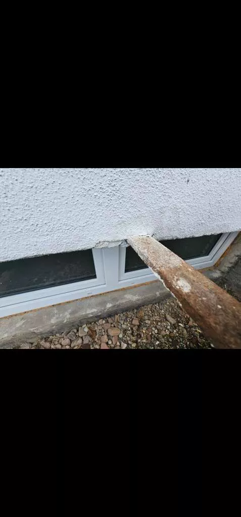 BAU.DE / BAU-Forum: 5. Bild zu Frage "WDVS Ausf&uuml;hrung pr&uuml;fen: Lichtschacht-Anschluss, Perimeterd&auml;mmung & Risiken?" im BAU-Forum "Au&szlig;enw&auml;nde und Fassaden"