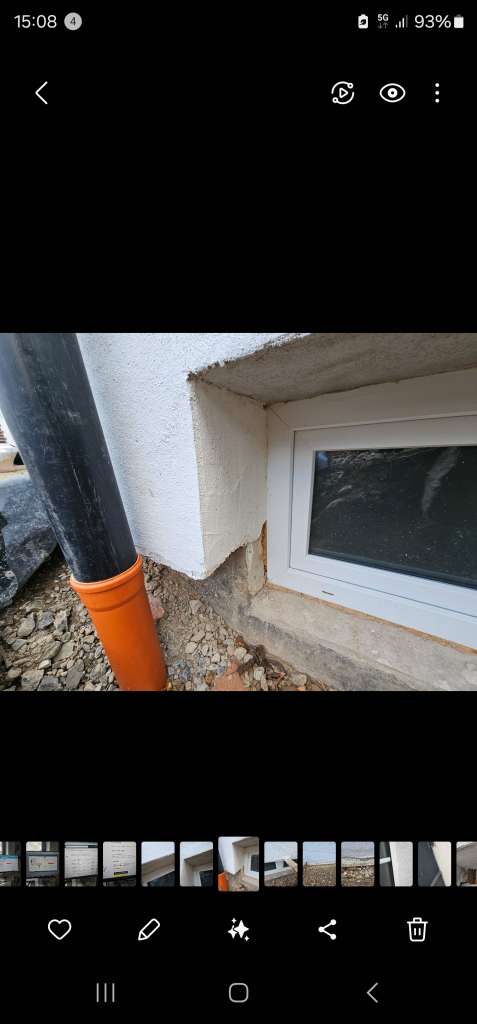 BAU.DE / BAU-Forum: 4. Bild zu Antwort "Anbei noch Fotos" auf die Frage "WDVS Ausf&uuml;hrung pr&uuml;fen: Lichtschacht-Anschluss, Perimeterd&auml;mmung & Risiken?" im BAU-Forum "Au&szlig;enw&auml;nde und Fassaden"