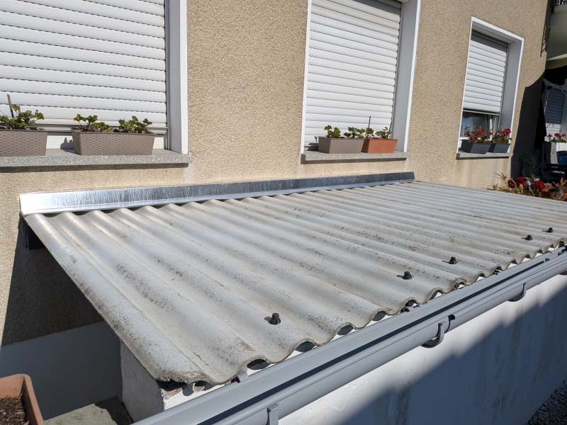 BAU.DE / BAU-Forum: 1. Bild zu Antwort "Nochmal ein Foto" auf die Frage "Verkantung am Haus: Fachgerecht oder Pfusch? Material, Funktion & Risiken pr&uuml;fen" im BAU-Forum "Au&szlig;enw&auml;nde und Fassaden"