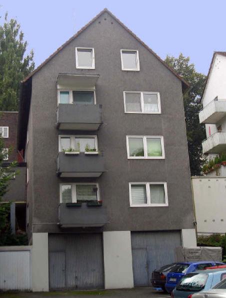 BAU.DE / BAU-Forum: 1. Bild zu Frage "Balkonplatte Tragfähigkeit prüfen: Baujahr, Statik & Risiken bei unbekannter Bausubstanz?" im BAU-Forum "Balkon und Terrasse" BAU.DE / BAU-Forum: 1. Bild zu Frage "Balkonplatte Tragfähigkeit prüfen: Baujahr, Statik & Risiken bei unbekannter Bausubstanz?" im BAU-Forum "Balkon und Terrasse"