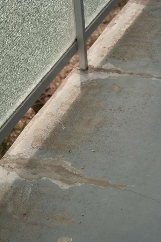 BAU.DE / BAU-Forum: 5. Bild zu Frage "Balkon sanieren: Risse abdichten mit Fl&uuml;ssigkunststoff, Fliesen oder Holz? Kosten & Dauer" im BAU-Forum "Balkon und Terrasse"