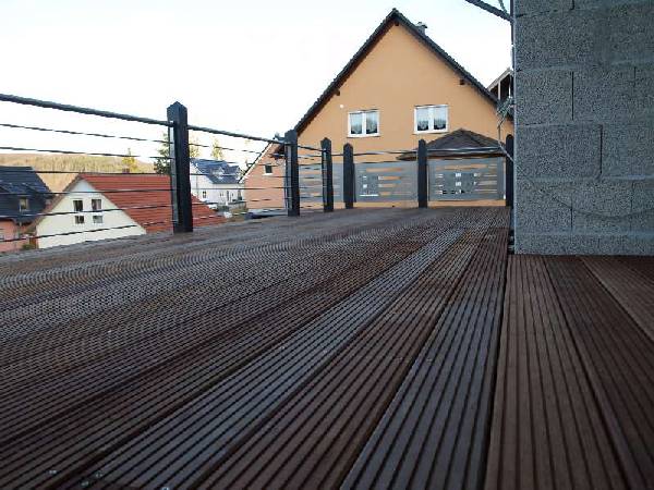 BAU.DE / BAU-Forum: 2. Bild zu Frage "Balkon als Carport nutzen &nbsp;-&nbsp; welche Arbeiten sind notwendig?" im BAU-Forum "Balkon und Terrasse"