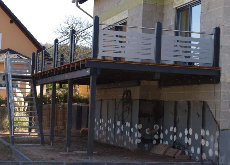 BAU.DE / BAU-Forum: 3. Bild zu Frage "Balkon als Carport nutzen &nbsp;-&nbsp; welche Arbeiten sind notwendig?" im BAU-Forum "Balkon und Terrasse"