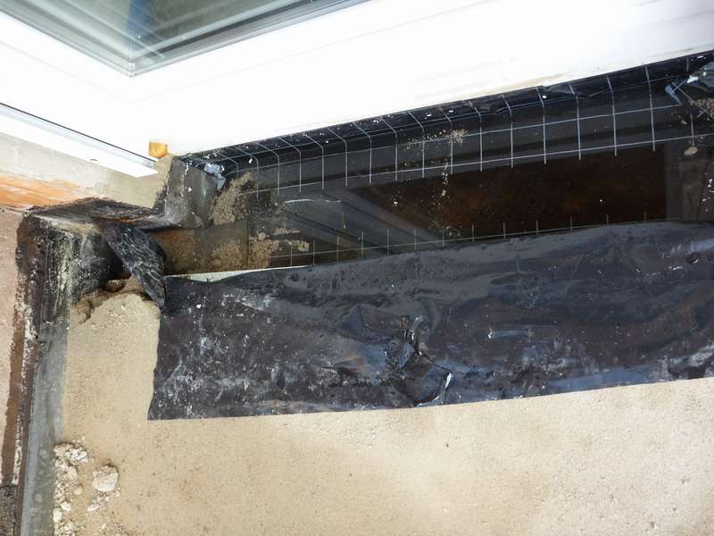 BAU.DE / BAU-Forum: 2. Bild zu Frage "Balkon Rohbau: Wasser in Wand & unter Estrich &ndash; Ursachen, Abdichtung & Sanierung?" im BAU-Forum "Balkon und Terrasse"