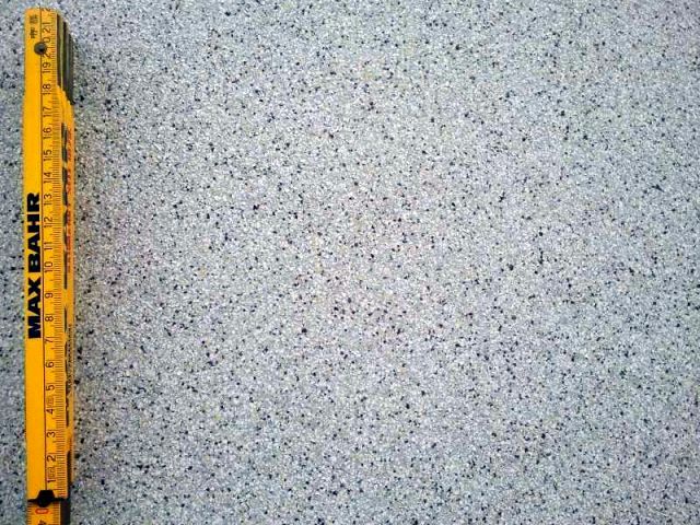 BAU.DE / BAU-Forum: 2. Bild zu Antwort "Foto von der Oberfl&auml;che" auf die Frage "Balkonbodenbelag bestimmen & reinigen: Welches Material? Tipps zur Reinigung?" im BAU-Forum "Balkon und Terrasse"