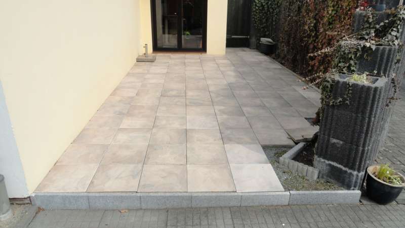 BAU.DE / BAU-Forum: 2. Bild zu Frage "Terrasse &nbsp;-&nbsp; Fundament? &nbsp;-&nbsp; Erfahrung mit Belag aus Marmor Kies / Steinteppich?" im BAU-Forum "Balkon und Terrasse"