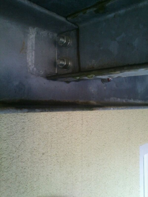 BAU.DE / BAU-Forum: 2. Bild zu Frage "Balkon Metallkonstruktion Tropfwasser an Eisentr&auml;ger" im BAU-Forum "Balkon und Terrasse"