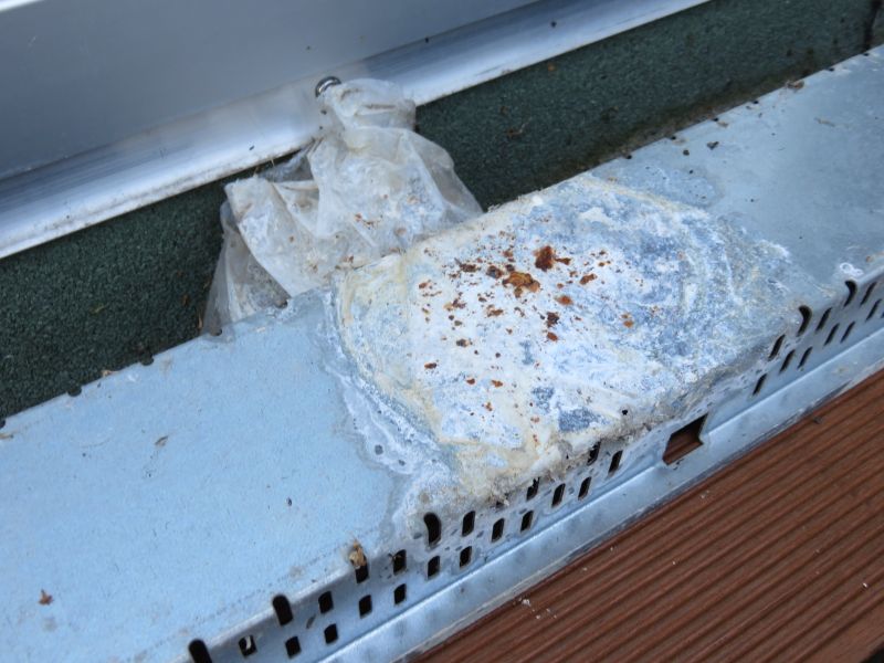 BAU.DE / BAU-Forum: 3. Bild zu Frage "Drainagerinnen vor Terrassenfenstern auf Mörtelsäcken" im BAU-Forum "Balkon und Terrasse" BAU.DE / BAU-Forum: 3. Bild zu Frage "Drainagerinnen vor Terrassenfenstern auf Mörtelsäcken" im BAU-Forum "Balkon und Terrasse"