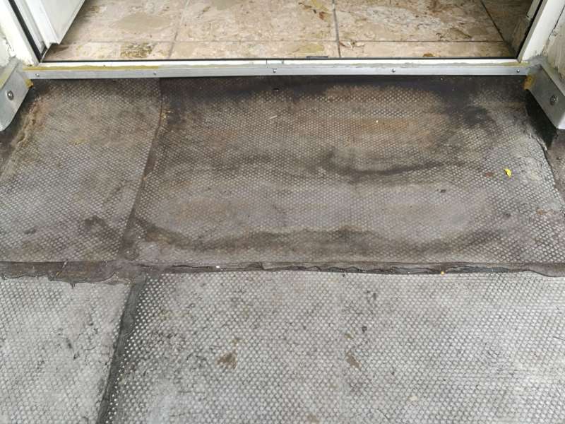 BAU.DE / BAU-Forum: 3. Bild zu Frage "Fragen zum Terrassenbelag (u.a. Entw&auml;sserungsrinne)" im BAU-Forum "Balkon und Terrasse"