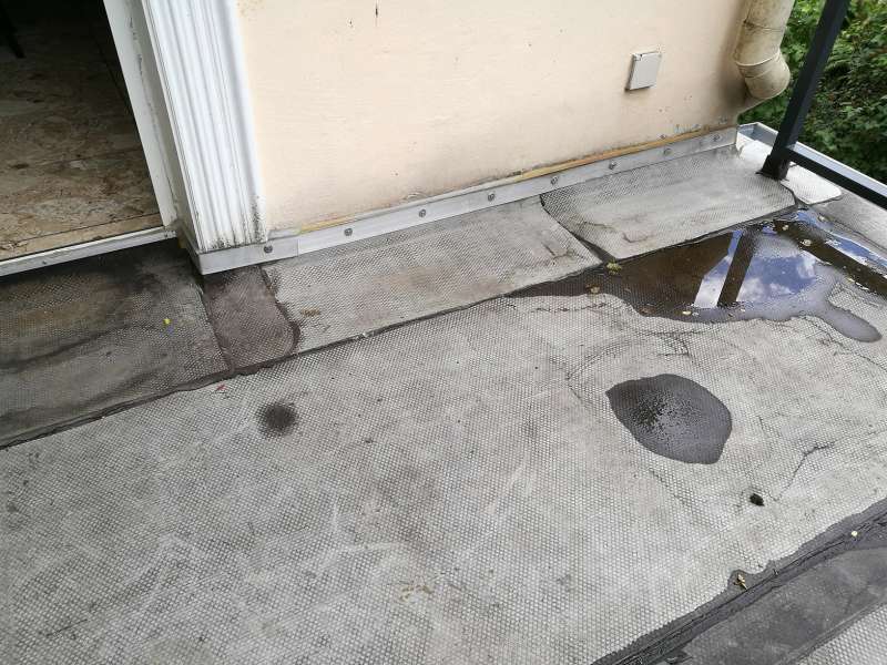 BAU.DE / BAU-Forum: 5. Bild zu Frage "Fragen zum Terrassenbelag (u.a. Entw&auml;sserungsrinne)" im BAU-Forum "Balkon und Terrasse"