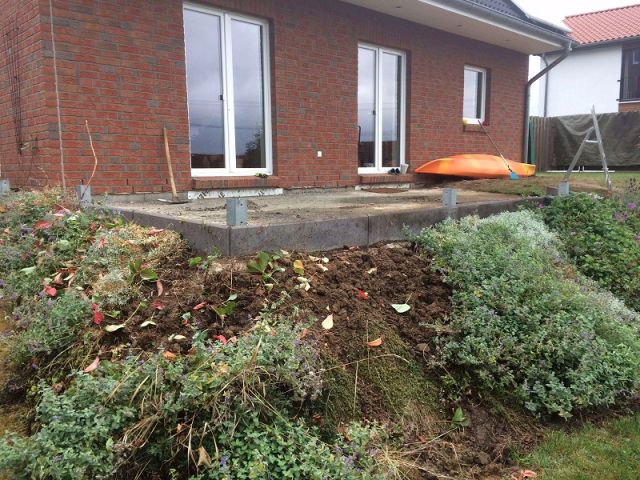 BAU.DE / BAU-Forum: 1. Bild zu Frage "40 m&sup2; Naturstein-Terrasse, Erfahrungen WeberMix 682" im BAU-Forum "Balkon und Terrasse"