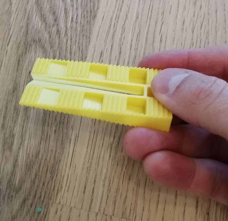 BAU.DE / BAU-Forum: 3. Bild zu Frage "Holzterrasse: Unterkonstruktion auf schr&auml;ger Fl&auml;che anbringen und nivellieren" im BAU-Forum "Balkon und Terrasse"