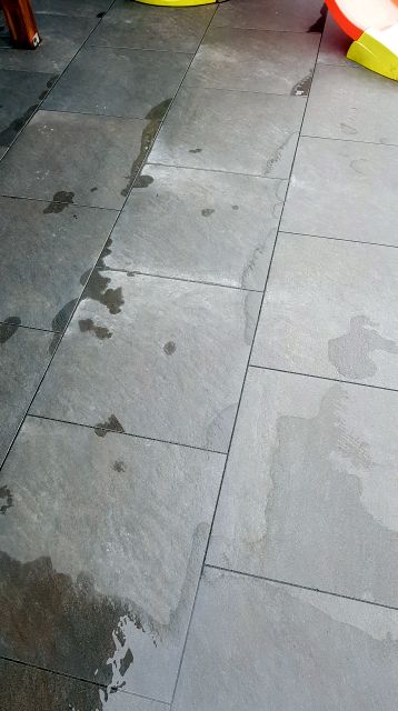 BAU.DE / BAU-Forum: 5. Bild zu Frage "Wei&szlig;e Flecken auf neuer Terrasse" im BAU-Forum "Balkon und Terrasse"