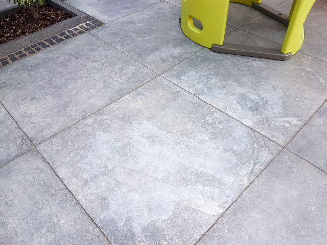 BAU.DE / BAU-Forum: 1. Bild zu Antwort "&Auml;hnliches Problem" auf die Frage "Wei&szlig;e Flecken auf Feinsteinzeug-Terrasse: Ursachen, Reinigung & Vermeidung?" im BAU-Forum "Balkon und Terrasse"