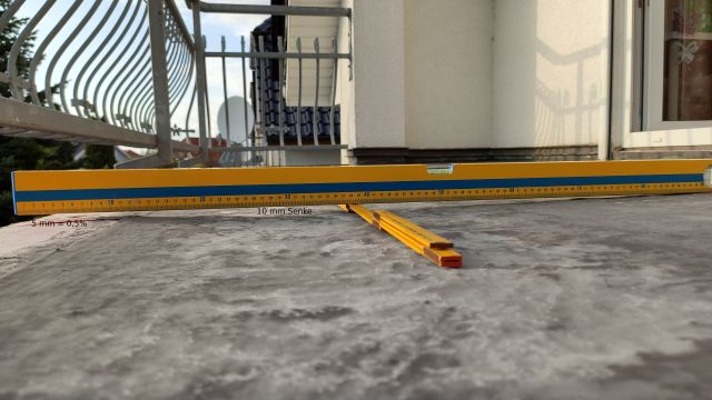 BAU.DE / BAU-Forum: 2. Bild zu Frage "Balkon Sanierung Gef&auml;lle Pflicht?" im BAU-Forum "Balkon und Terrasse"