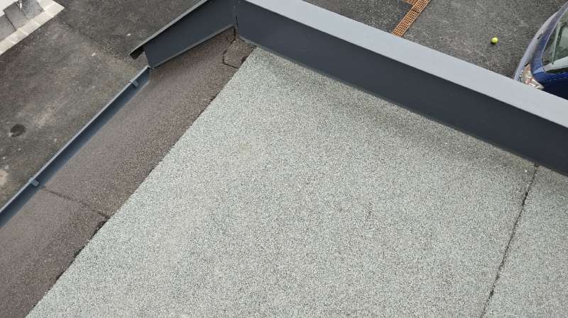 BAU.DE / BAU-Forum: 3. Bild zu Frage "Terrassenmauer auf Bitumen" im BAU-Forum "Balkon und Terrasse"