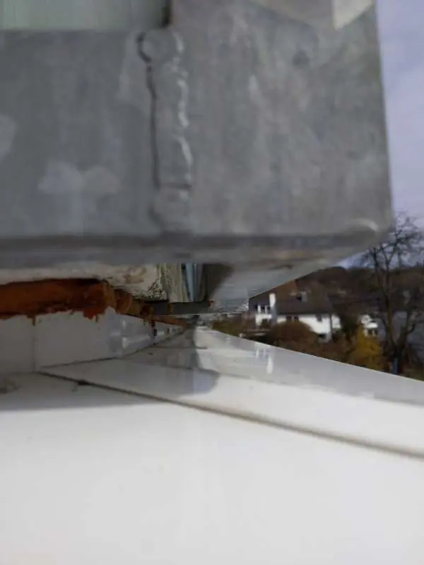 BAU.DE / BAU-Forum: 1. Bild zu Frage "Balkonanbau undicht / "defekte" Abtropfkante?" im BAU-Forum "Balkon und Terrasse"