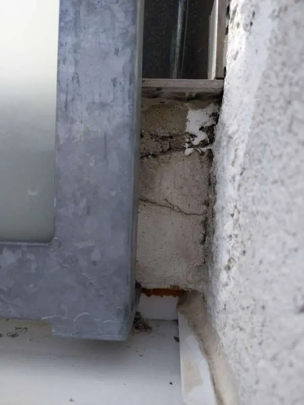 BAU.DE / BAU-Forum: 2. Bild zu Frage "Balkonanbau undicht / "defekte" Abtropfkante?" im BAU-Forum "Balkon und Terrasse"