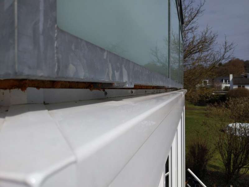 BAU.DE / BAU-Forum: 3. Bild zu Frage "Balkonanbau undicht / "defekte" Abtropfkante?" im BAU-Forum "Balkon und Terrasse"