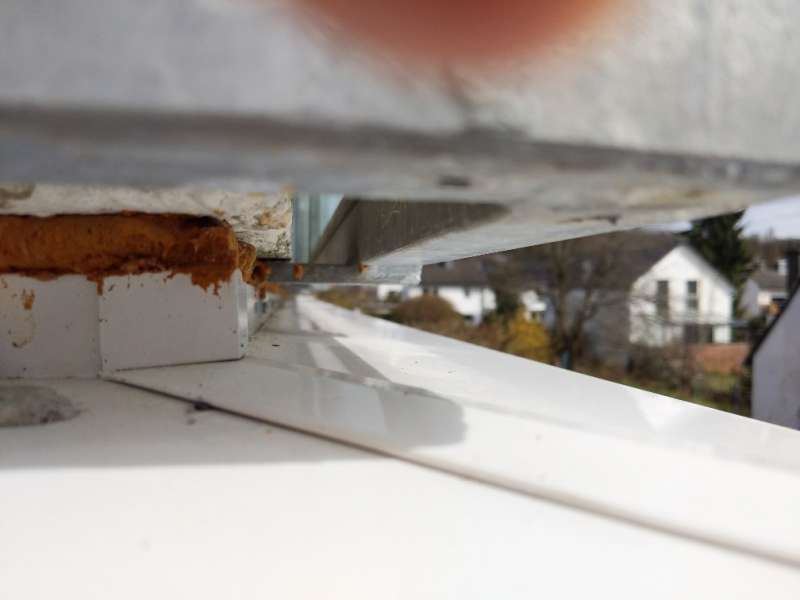BAU.DE / BAU-Forum: 4. Bild zu Frage "Balkonanbau undicht / "defekte" Abtropfkante?" im BAU-Forum "Balkon und Terrasse"