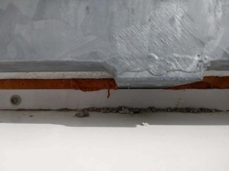 BAU.DE / BAU-Forum: 5. Bild zu Frage "Balkonanbau undicht / "defekte" Abtropfkante?" im BAU-Forum "Balkon und Terrasse"