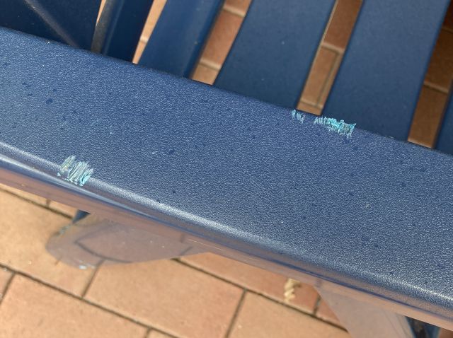 BAU.DE / BAU-Forum: 2. Bild zu Frage "Nagespuren an Kunststoff-Gartenm&ouml;beln" im BAU-Forum "Balkon und Terrasse"