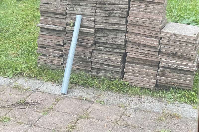 BAU.DE / BAU-Forum: 1. Bild zu Frage "Terrasse: Platten in Drainagem&ouml;rtel: 1.) knirsch/M&ouml;rtelfugen? 2.) Splitt oder Kies egal?" im BAU-Forum "Balkon und Terrasse"