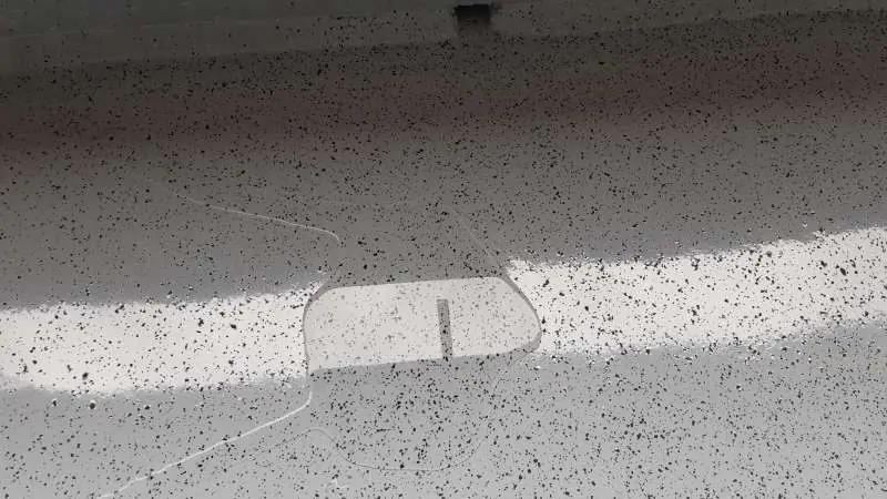 BAU.DE / BAU-Forum: 1. Bild zu Frage "Pf&uuml;tzen nach Balkonsanierung mit Fl&uuml;ssigkunststoff" im BAU-Forum "Balkon und Terrasse"