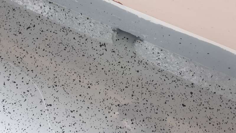 BAU.DE / BAU-Forum: 2. Bild zu Frage "Pf&uuml;tzen nach Balkonsanierung mit Fl&uuml;ssigkunststoff" im BAU-Forum "Balkon und Terrasse"