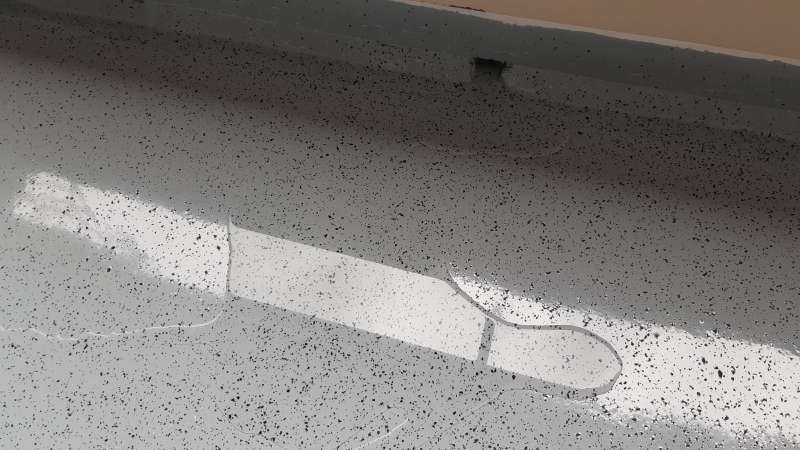 BAU.DE / BAU-Forum: 3. Bild zu Frage "Pf&uuml;tzen nach Balkonsanierung mit Fl&uuml;ssigkunststoff" im BAU-Forum "Balkon und Terrasse"