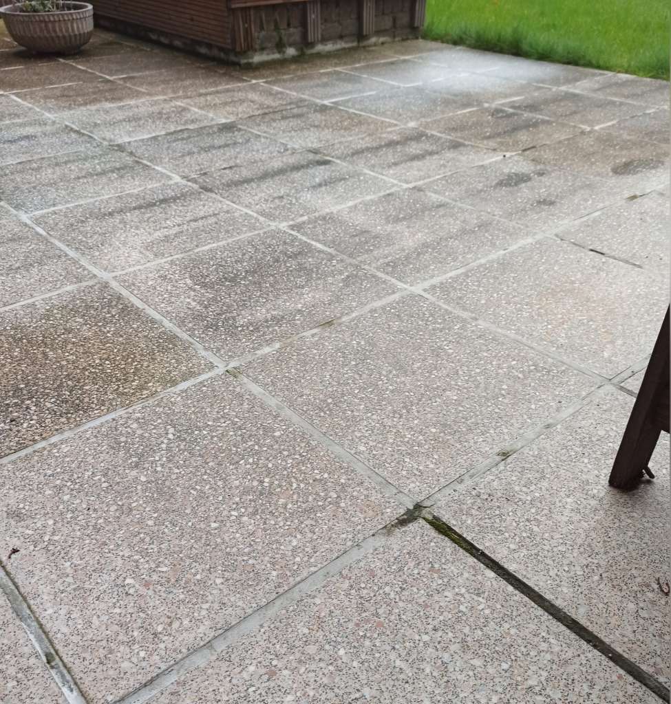 BAU.DE / BAU-Forum: 1. Bild zu Antwort "Fotos" auf die Frage "Terrasse neu belegen: Kosten, Aufbauh&ouml;he & geeignete Bel&auml;ge auf alten Platten?" im BAU-Forum "Balkon und Terrasse"