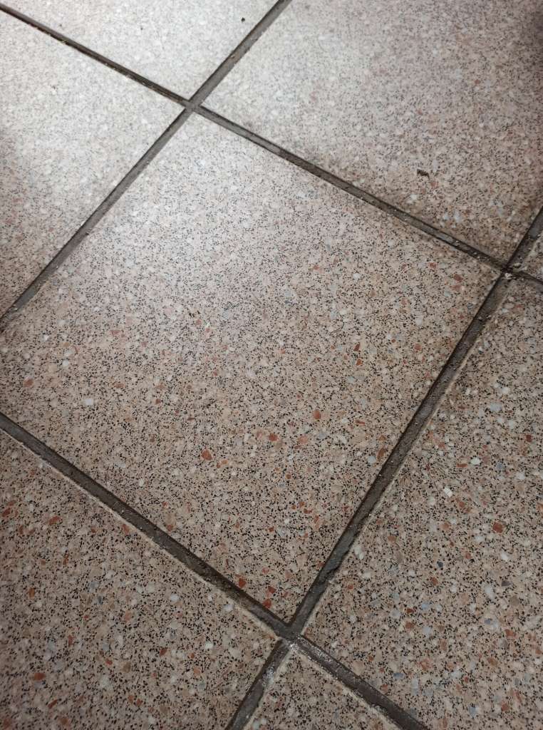 BAU.DE / BAU-Forum: 2. Bild zu Antwort "Fotos" auf die Frage "Terrasse neu belegen: Kosten, Aufbauh&ouml;he & geeignete Bel&auml;ge auf alten Platten?" im BAU-Forum "Balkon und Terrasse"