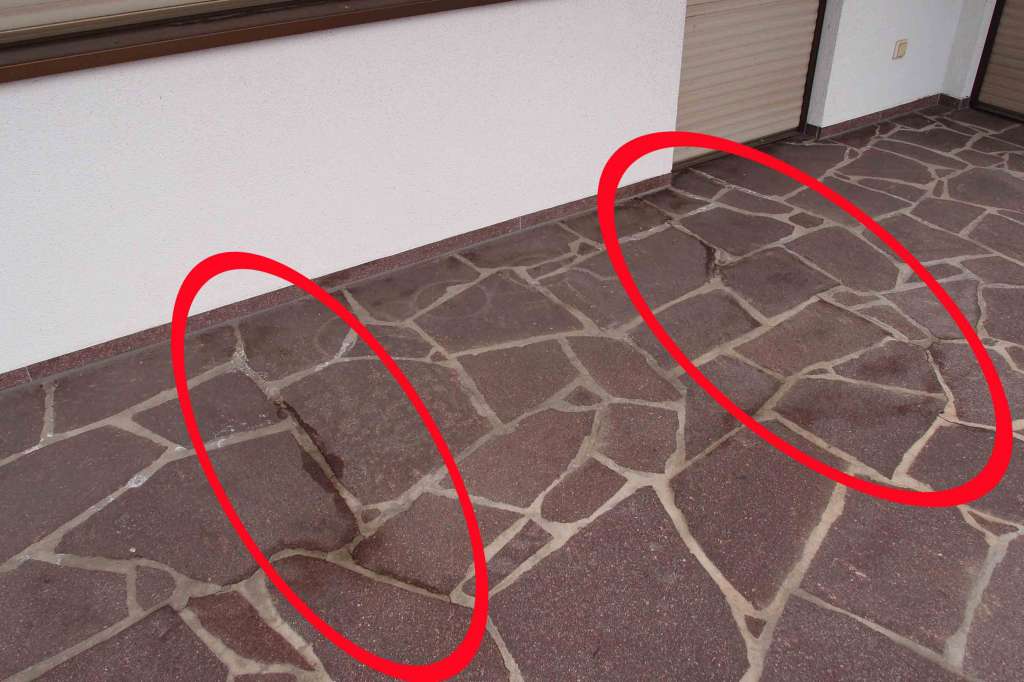 BAU.DE / BAU-Forum: 1. Bild zu Frage "Terrassenabdichtung, inkl Wand- und T&uuml;rabdichtung erneuern (kein Gef&auml;lle vorhanden)" im BAU-Forum "Balkon und Terrasse"