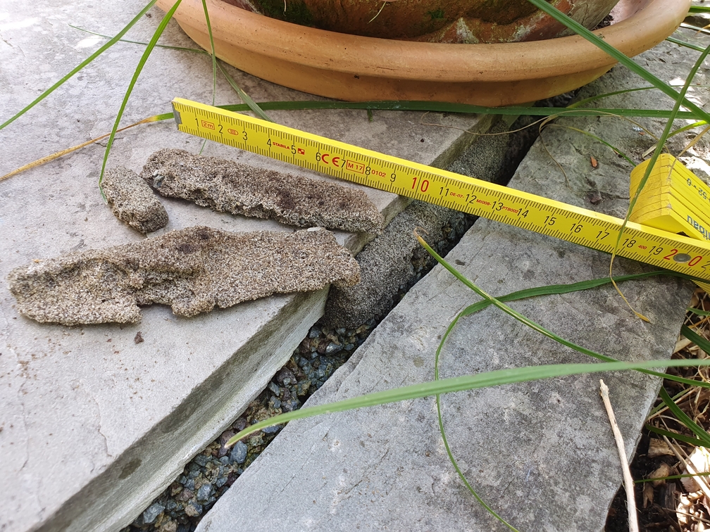 BAU.DE / BAU-Forum: 4. Bild zu Frage "Epoxidharzfugen ausbessern: Anleitung, Material & Kosten f&uuml;r Granit/Sandstein?" im BAU-Forum "Balkon und Terrasse"