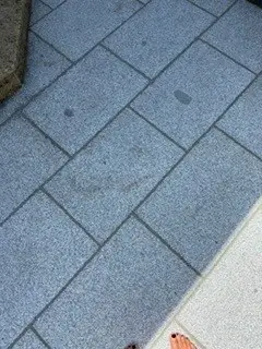 BAU.DE / BAU-Forum: 1. Bild zu Frage "Granitplatten Farbabweichungen nach Verlegung: Reklamation & Ursachen?" im BAU-Forum "Balkon und Terrasse"