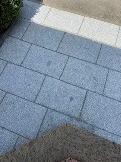 BAU.DE / BAU-Forum: 3. Bild zu Frage "Granitplatten Farbabweichungen nach Verlegung: Reklamation & Ursachen?" im BAU-Forum "Balkon und Terrasse"