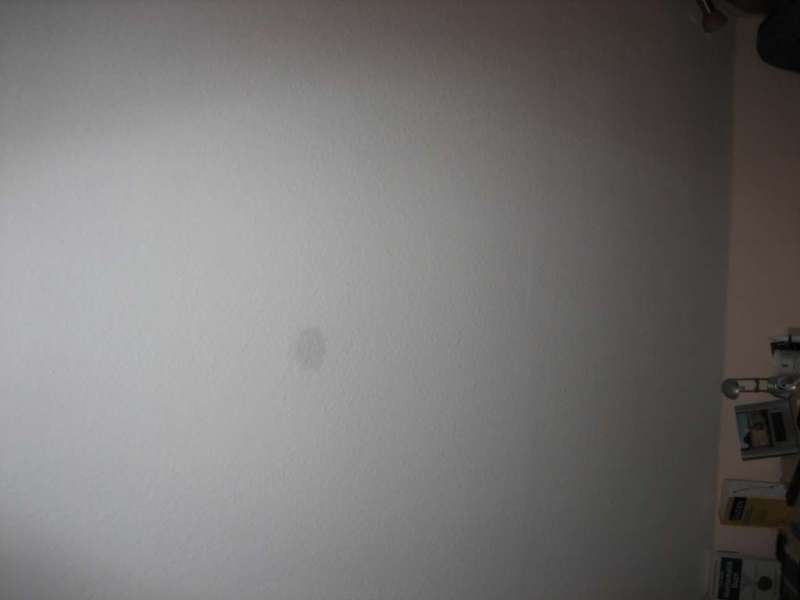 BAU.DE / BAU-Forum: 2. Bild zu Antwort "Nicht am Giebel, sondern mittig an der Dachschräge..." auf die Frage "Nasse Flecken Dachschräge: Ursachen, Risiken & Sofortmaßnahmen im Fertighaus?" im BAU-Forum "Bauphysik" BAU.DE / BAU-Forum: 2. Bild zu Antwort "Nicht am Giebel, sondern mittig an der Dachschräge..." auf die Frage "Nasse Flecken Dachschräge: Ursachen, Risiken & Sofortmaßnahmen im Fertighaus?" im BAU-Forum "Bauphysik"