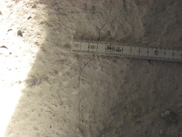 BAU.DE / BAU-Forum: 2. Bild zu Frage "Riss Betondecke" im BAU-Forum "Bauphysik" BAU.DE / BAU-Forum: 2. Bild zu Frage "Riss Betondecke" im BAU-Forum "Bauphysik"