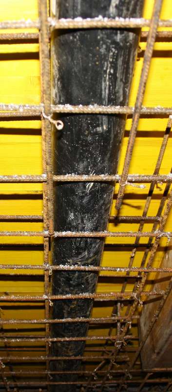 BAU.DE / BAU-Forum: 1. Bild zu Frage "Kanalrohr in der Wand berührt Betonstahl" im BAU-Forum "Bauphysik" BAU.DE / BAU-Forum: 1. Bild zu Frage "Kanalrohr in der Wand berührt Betonstahl" im BAU-Forum "Bauphysik"