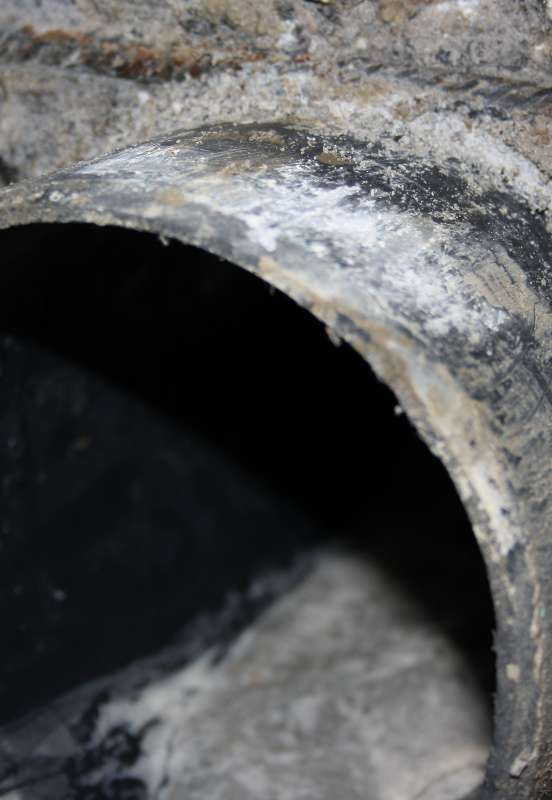 BAU.DE / BAU-Forum: 1. Bild zu Antwort "Schlimmeren Baupfusch" auf die Frage "Kanalrohr berührt Stahl in Wand: Gefahr für Statik & Korrosion? Ursachen, Sanierung" im BAU-Forum "Bauphysik" BAU.DE / BAU-Forum: 1. Bild zu Antwort "Schlimmeren Baupfusch" auf die Frage "Kanalrohr berührt Stahl in Wand: Gefahr für Statik & Korrosion? Ursachen, Sanierung" im BAU-Forum "Bauphysik"