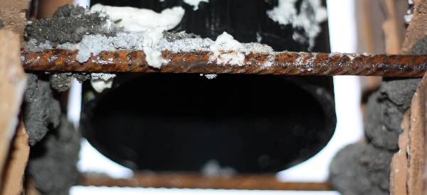 BAU.DE / BAU-Forum: 1. Bild zu Antwort "Schlimmeren Baupfusch" auf die Frage "Kanalrohr berührt Stahl in Wand: Gefahr für Statik & Korrosion? Ursachen, Sanierung" im BAU-Forum "Bauphysik" BAU.DE / BAU-Forum: 1. Bild zu Antwort "Schlimmeren Baupfusch" auf die Frage "Kanalrohr berührt Stahl in Wand: Gefahr für Statik & Korrosion? Ursachen, Sanierung" im BAU-Forum "Bauphysik"