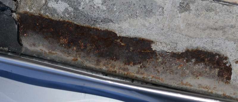 BAU.DE / BAU-Forum: 3. Bild zu Frage "Flachdach mit Edelstahl und Eisenstück an Türstock: Kann es dort zu Spannung kommen?" im BAU-Forum "Bauphysik" BAU.DE / BAU-Forum: 3. Bild zu Frage "Flachdach mit Edelstahl und Eisenstück an Türstock: Kann es dort zu Spannung kommen?" im BAU-Forum "Bauphysik"