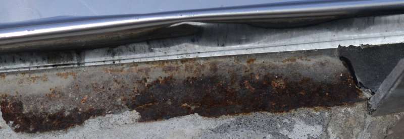 BAU.DE / BAU-Forum: 5. Bild zu Frage "Flachdach mit Edelstahl und Eisenstück an Türstock: Kann es dort zu Spannung kommen?" im BAU-Forum "Bauphysik" BAU.DE / BAU-Forum: 5. Bild zu Frage "Flachdach mit Edelstahl und Eisenstück an Türstock: Kann es dort zu Spannung kommen?" im BAU-Forum "Bauphysik"